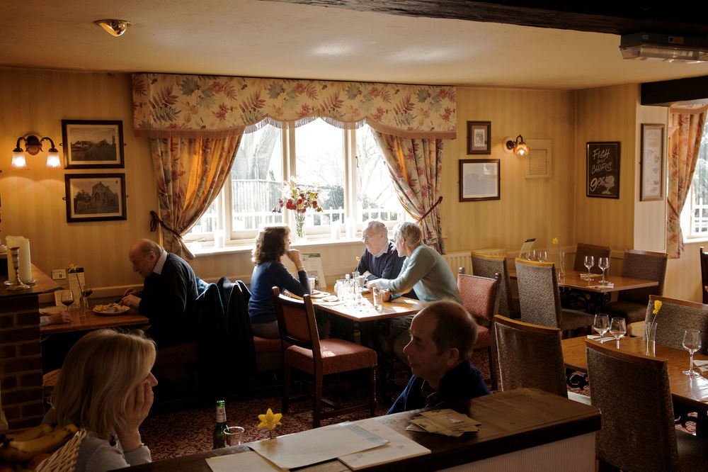 Fisherman'S Haunt Hotel Крайстчърч Екстериор снимка